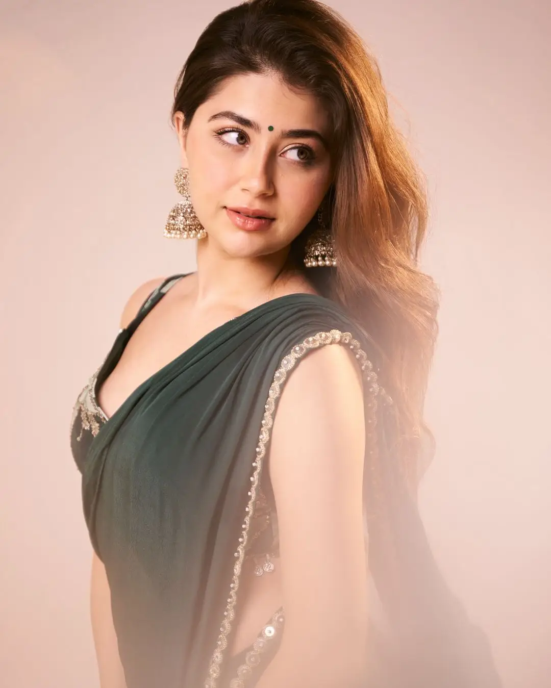 Hindi TV Actress Aditi Bhatia In Green Saree Sleeveless Blouse